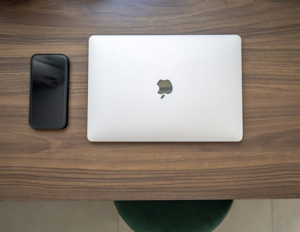 Postazione smart working con Wi-Fi veloce in appartamento moderno a Rimini zona Marina Centro.